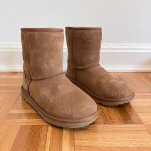 UGG Boots: US 4 / EU 36